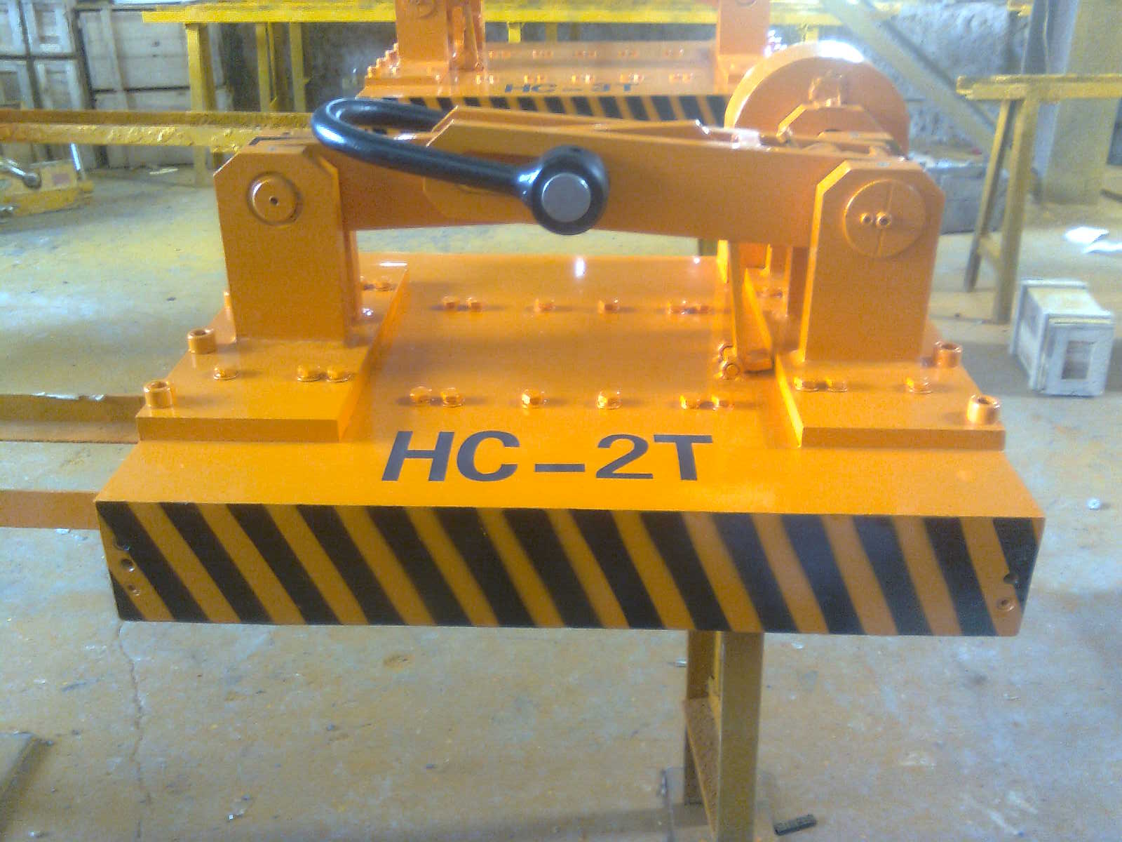 兩極化的永磁起重器